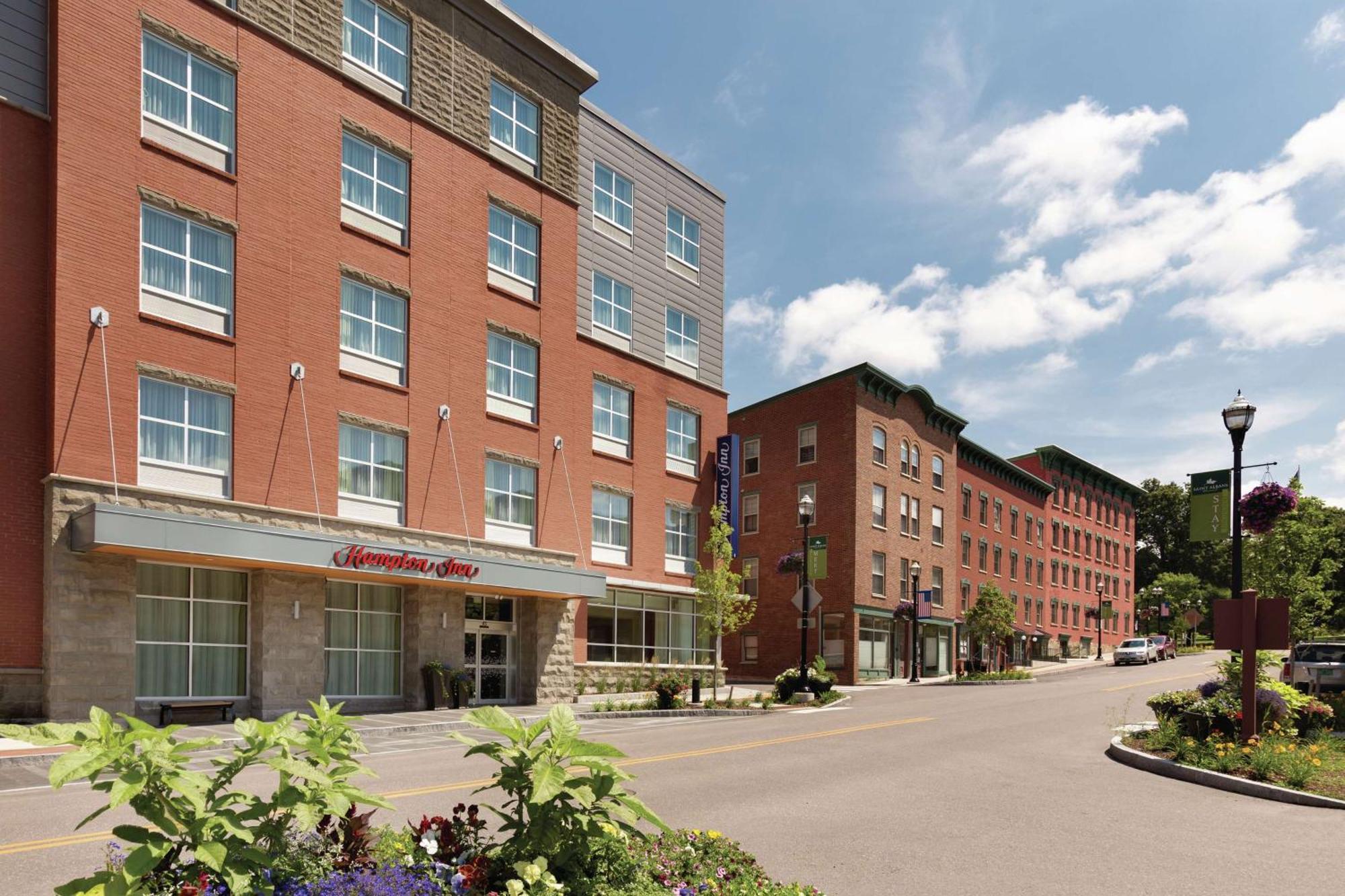 Hampton Inn, St. Albans Vt Екстер'єр фото